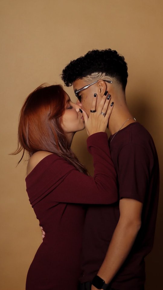 O amor está no ar... e virou poesia, clique, abraço e risada boba no nosso ensaio de Dia dos Namorados 📸

Foi tudo tranquilo, especial e com muito carinho da @studio_geovanacandido do começo ao fim.

 1 ano e 4 meses ao seu lado @hdl_candido , e cada foto guardou um pedacinho do nosso amor❤️... mesmo com a gente competindo pra ver quem sorria mais 😂

📍Se você quer guardar esse sentimento pra sempre ou presentear alguém esse ensaio é tudo. Já agende o seu!

☎️ (012) 98240-4851

#DiadosNamorado