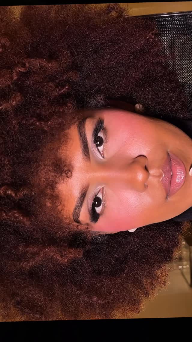 E essa belezaaaa ✨

.

#suelencostamakeup #suelencostabeauty #maraba #pelenegra #pelenegramakeup