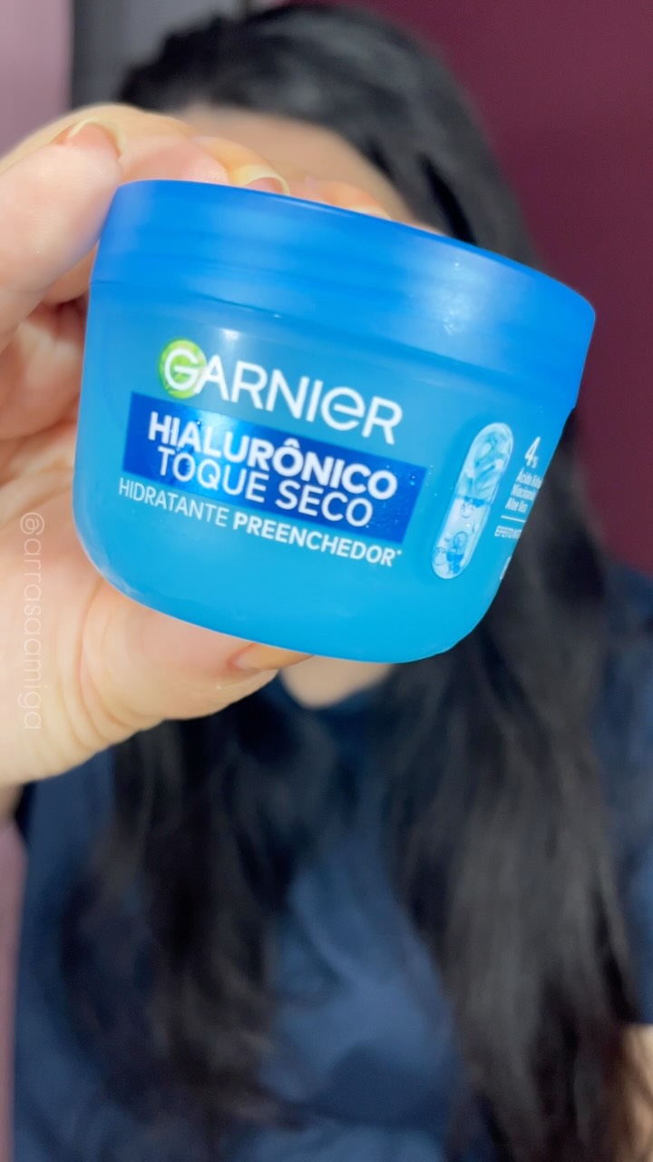 Quem tem pele oleosa sabe: encontrar um hidratante que realmente hidrate sem deixar a pele pesada parece impossível. 

Por isso, quando testei o novo Hidratante Hialurônico Toque Seco Garnier, quis compartilhar minha experiência de um jeito criativo.

Hidratação profunda, controle da oleosidade, sensação refrescante e toque seco sem pesar. Tudo o que a pele mista e oleosa procura em um só produto. 

E aí, qual é a sua maior dificuldade na hora de escolher um hidratante facial?

#HidratanteGarnie