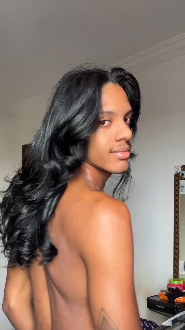Amo quando o cabelo entrega esse resultado maravilhoso
 #cabelo #Henê
#modeladordecachos #ondulado
#cabeloslongos