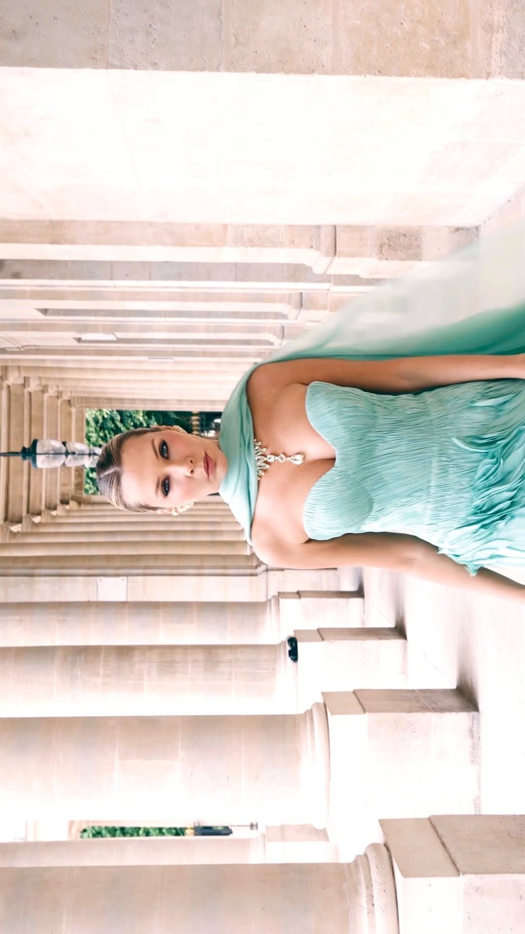 STILL NOT OVER IT

Dress @hingrid @hingridsathler 
Jewels @anarochaeappolinario