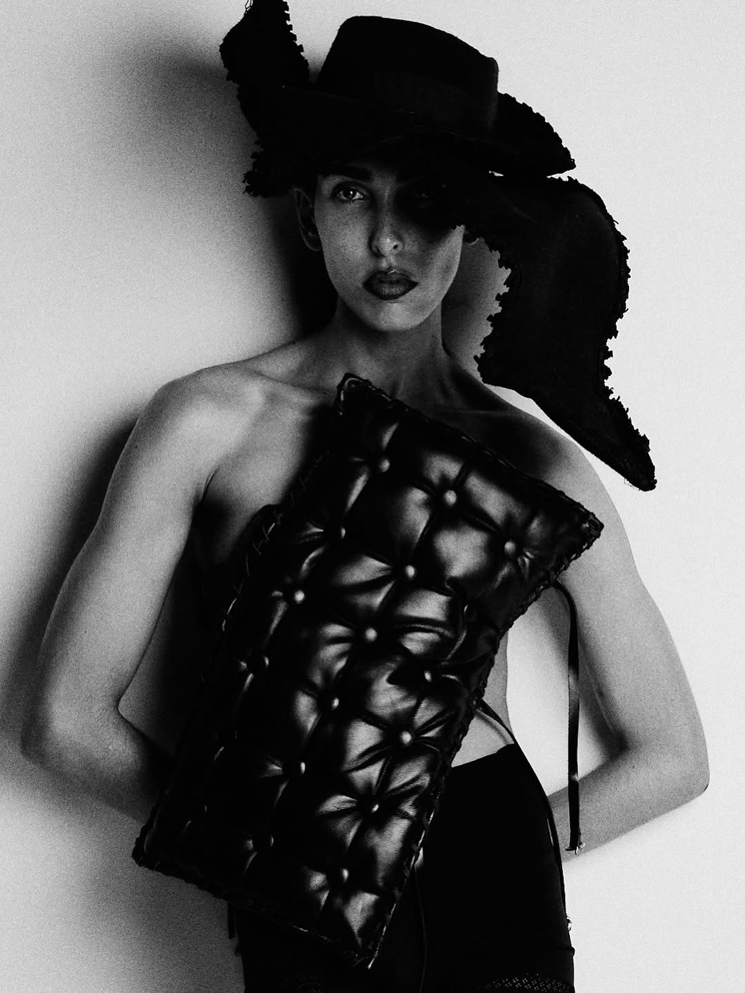 @rayamartigny veste top quimera da coleção IDÍLICA

styling @zazapecego / photo by @ivanerick / make up @liegewisniewski / art set by @leticiahaag and talent agent @theofontaine_