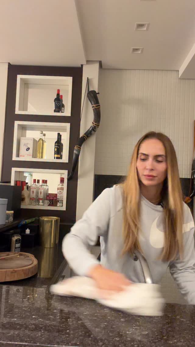 Vai chegando o dia dos namorados e é sempre a mesma luta! 

Vigiaaaa!!! 👀