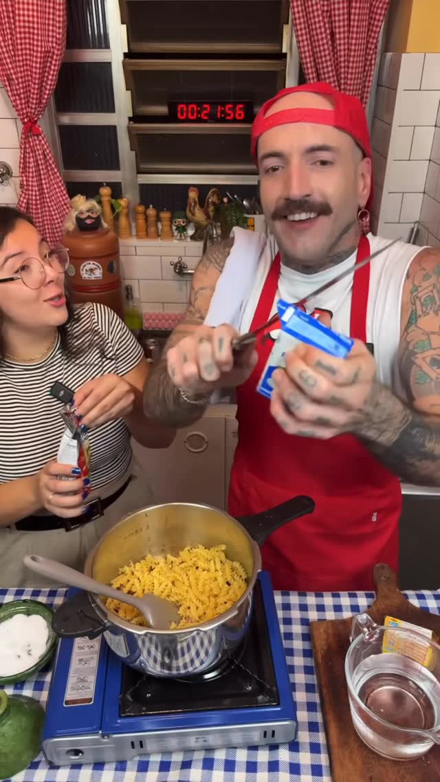 Faz sentido?? Para mais aulas de fração, com confusão e uma receitinha no final, assista nossas lives! Todas as quartas  às 19h!
.
.
.
#corteshumor #corteslive
