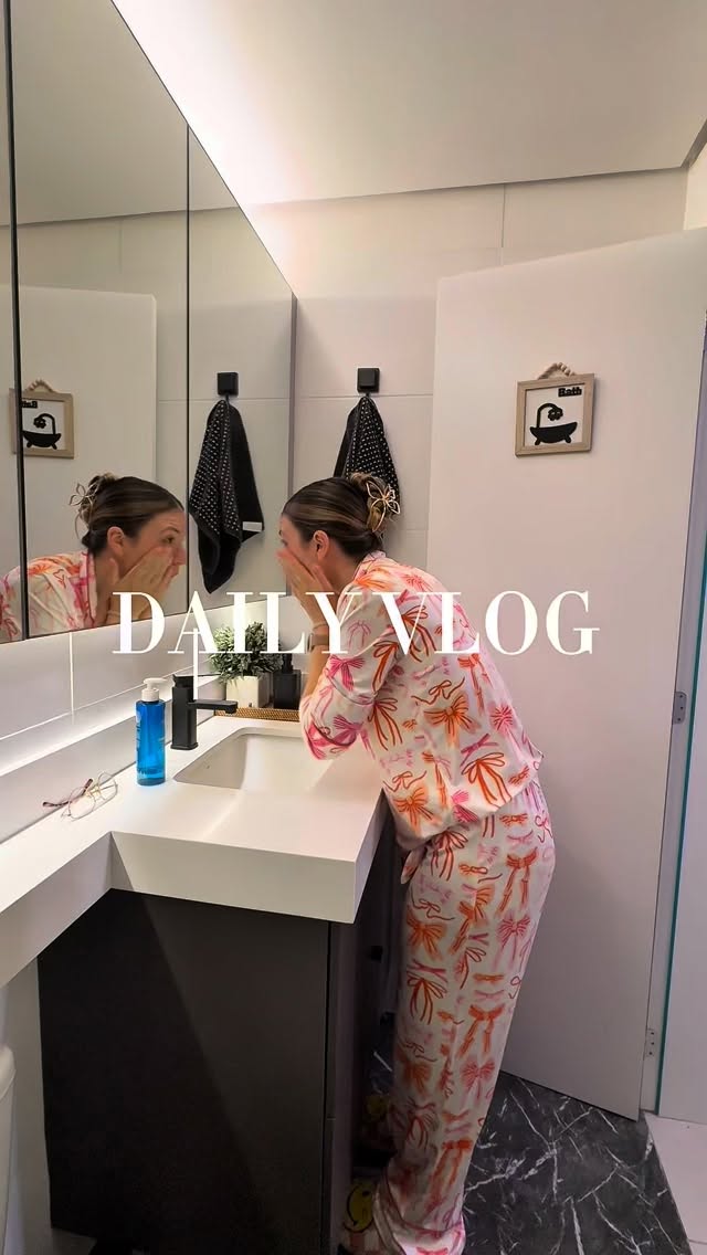 Vlog de segunda-feira, um dia normal na minha vida, sendo nutricionista e também uma pessoa normal, sem neuras. O dia consiste em muito trabalho e atendimentos no consultório, mas também teve treino, comidinhas saudáveis e gostosas e um pouquinho de lazer fazendo nada a noite. 

#minivlog #rotina #umdiacomigo #rotinasaudavel #vlogdodia