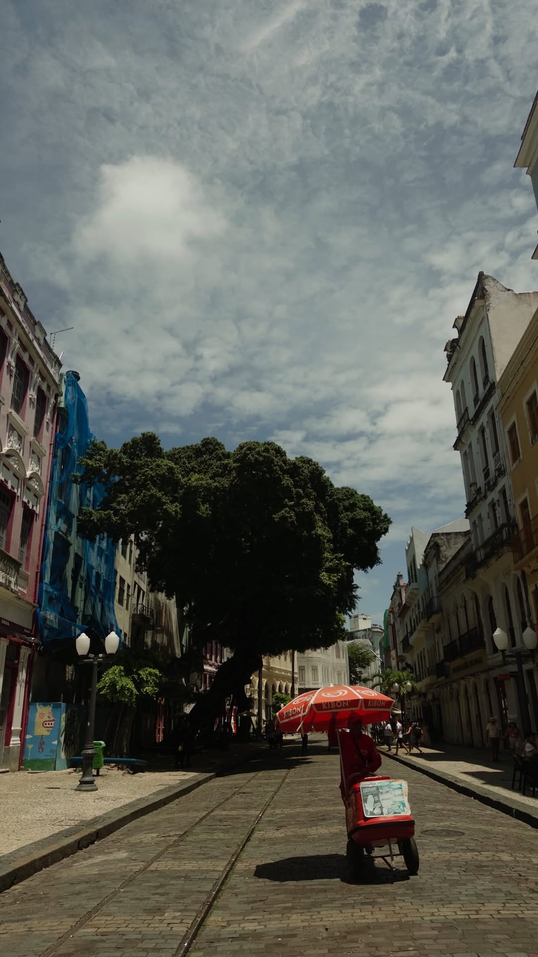 🖇️ Eu ainda não conhecia esse espaço!

Entre exposições sobre os povos indígenas, futebol paraibano, antigos cinemas de bairro, espaços interativos e diversos artefatos históricos, saí de lá conhecendo muito mais sobre a capital que chamo de casa.

O Museu da Cidade funciona em um casarão histórico onde viveu João Pessoa e é aquele tipo de passeio que faz a gente enxergar a cidade com outros olhos. ❤️

📍 Museu da Cidade de João Pessoa
📌 Praça da Independência, 92 – Centro, João Pessoa/PB
🕘 T
