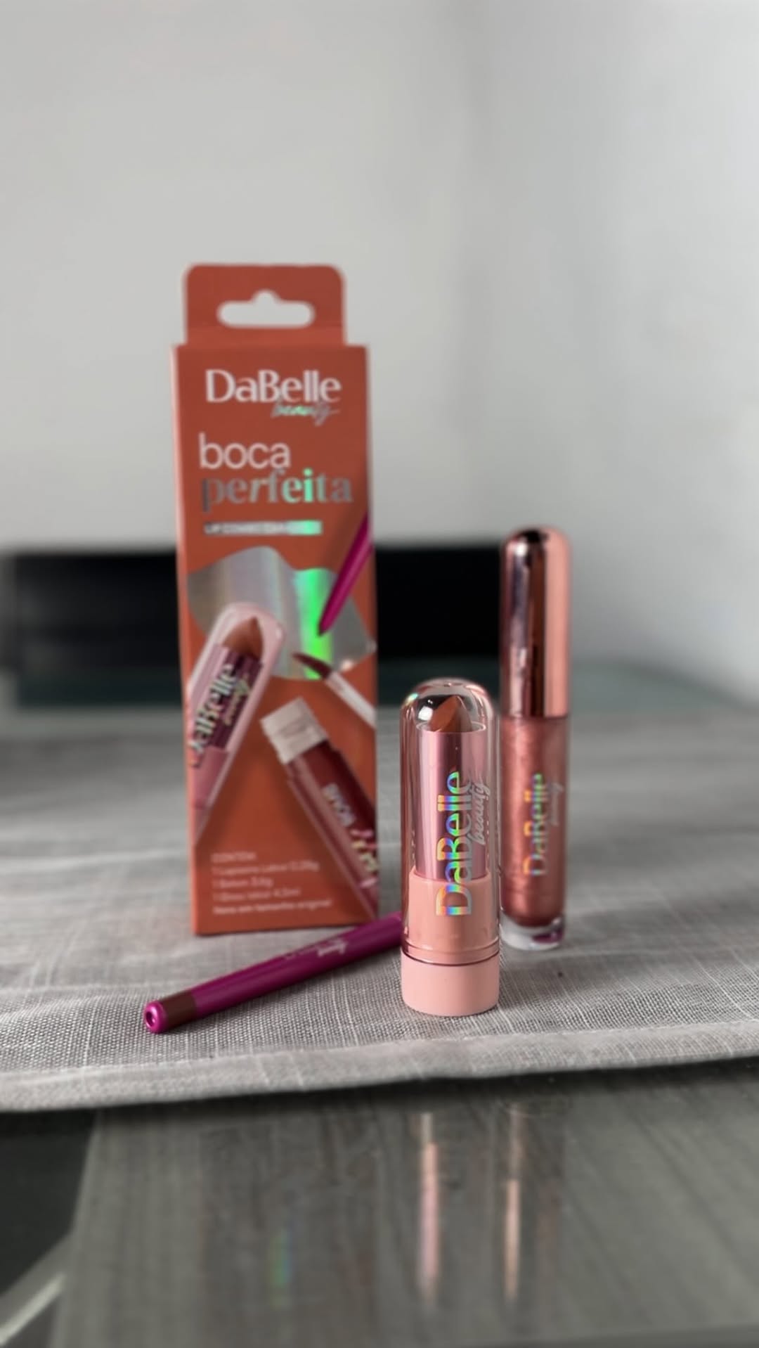 Confesso que depois desse resultado eu entendi porque esse combo ganhou o Prêmio Glamour. ✨ Boca contornada, pigmentada e com brilho na medida certa. Simplesmente lindo. 🤎

Qual nota você dá pra essa boca de 0 a 10? 😮‍💨
#queridinhosdabelle #squaddabelle #explorepage #beautycommunity #lipcombo