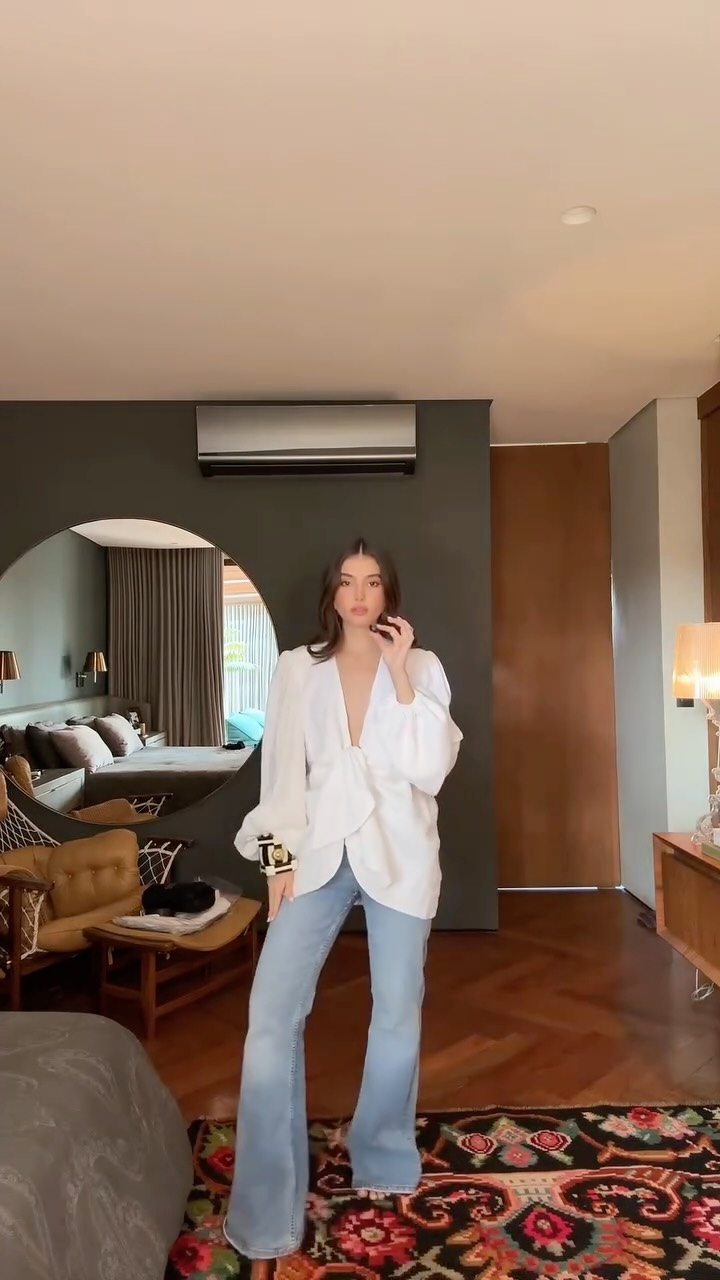 GRWM para um almoço muito especial: com a minha versão de jeans e camiseta branca ✨

sapato: @paulatorresbrand @aguadecoco 
acessórios: @avadesignacessorios
