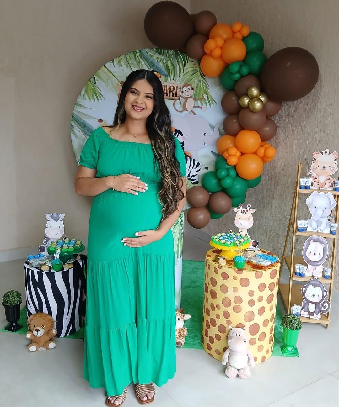 Aproveitando que amanhã é dia de #ᴛʙᴛ me bateu uma saudade desse dia, dessas pessoas especiais, desse barrigão!
#chadebebe #safari #bebe