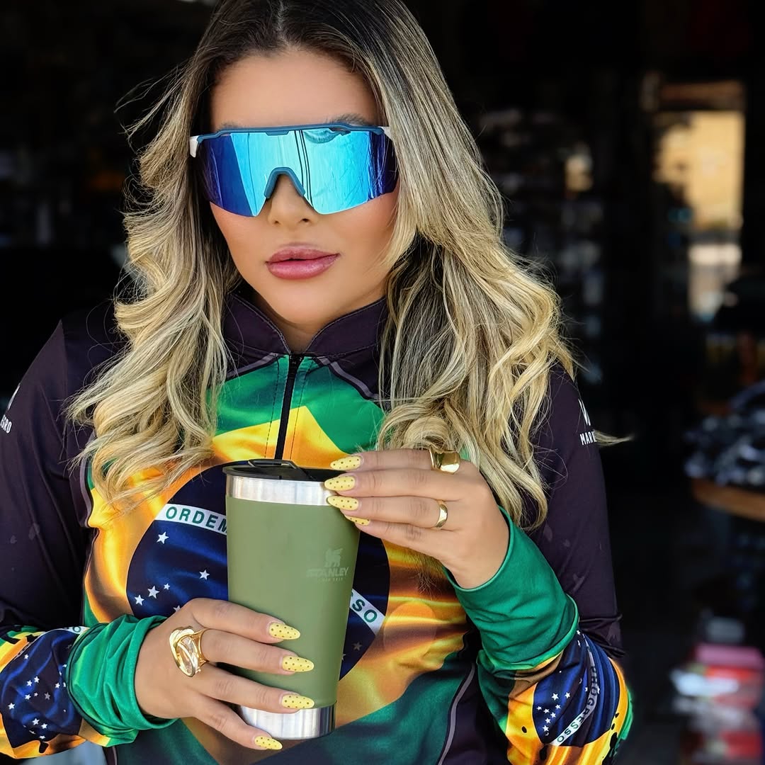 Depois do direct cheio de “que fotãoooo” eu trouxe pra cá tbm 🤭❤️❤️❤️ Esse é o clima desses storys 🇧🇷❤️

#influenciadora