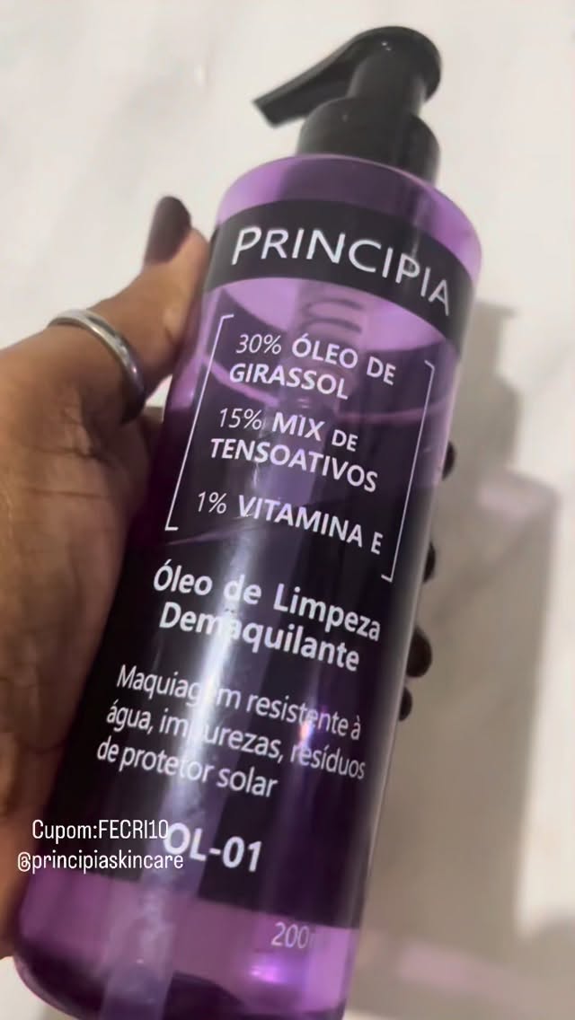 Já tirou esse bigode hoje e limpou essa pele ? 
Cupons :FECRI5 2pdts / FECRI10 3  ou +
Principia Skincare 🖤 Link na bio 🔗

Óleo de limpeza Demaquilante que remove maquiagens a prova d’água, resíduos de protetor solar  e impurezas da pele !! 

*Não testado em animais 

#principiaskincare #cupomdedesconto #cleasingoil #skincare