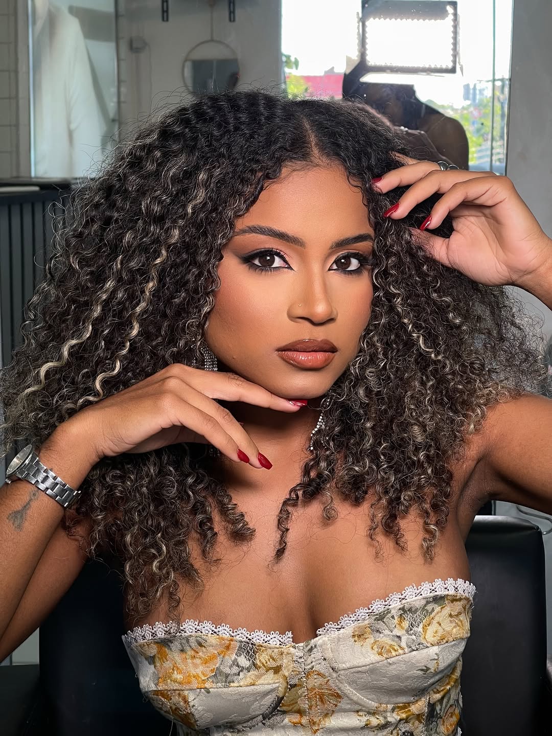 Não é sobre maquiagem. É sobre a sensação de se olhar no espelho e pensar: “uau!” ✨💄

#maquiagem #makeup #makeupartist #makebrasil #glow beleza peleperfeita makesocial makeinspo autoestima transformacao reelsbrasil tiktokbrasil viral fyp explorar maquiadoraemAracaju aracaju sergipe