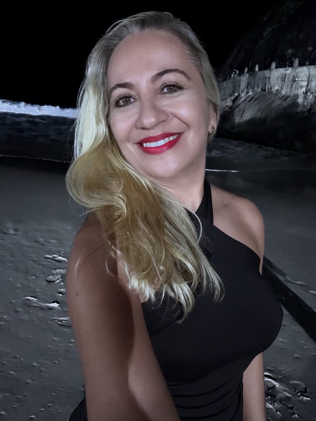 SelmaVibes

✨ Só passando pra guardar essas fotos por aqui e dividir com você.

✨ Just stopping by to save these photos here and share with you. 

Segue | Follow @selma.regino

#lifestyle #longevidade #bemestar #vidasaudavel #gratidao
longevidade, mulher 60+, envelhecimento saudável, praia, Rio de Janeiro, bem-estar, lifestyle, autocuidado, qualidade de vida, gratidão, envelhecer bem, vida ativa, felicidade, saúde feminina, beleza natural, viver o presente, active aging, healthy aging, energia p