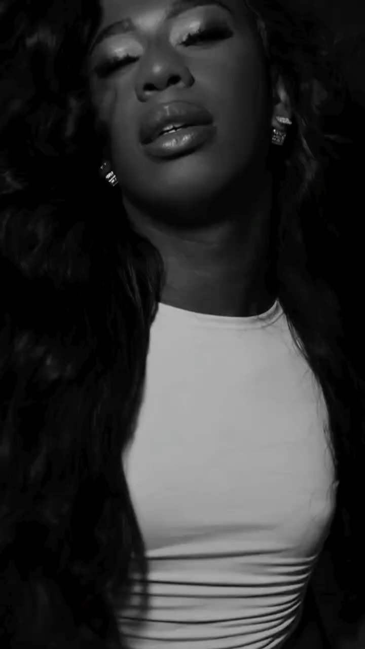 The second they played the “Everybody” demo tape, the party began.
not on the dance floor.
in me.
the rest of the world was invited later. 💋✨