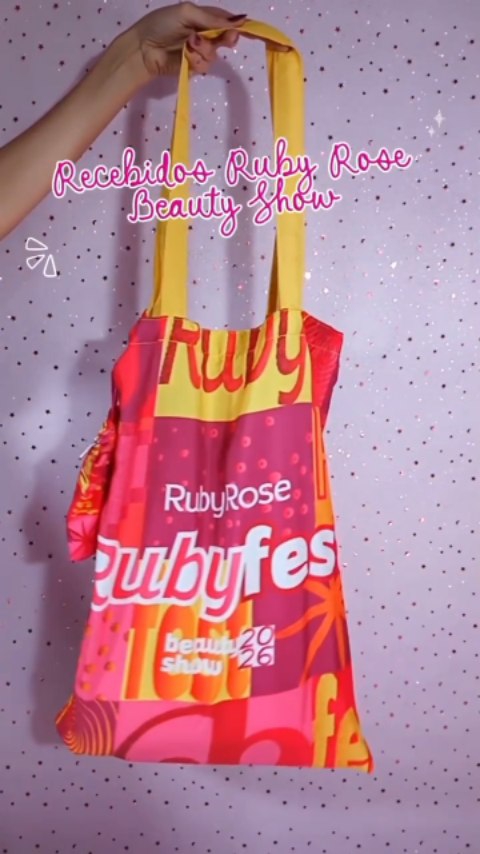 Mimos que recebi sendo convidada pela @rubyrosebrasil na @beautyshowoficial 💗 amei cada detalhe 💗
.
.
.
#recebidos #rubyrosebrasil #beautyshow 
#influencer #criadordeconteudo