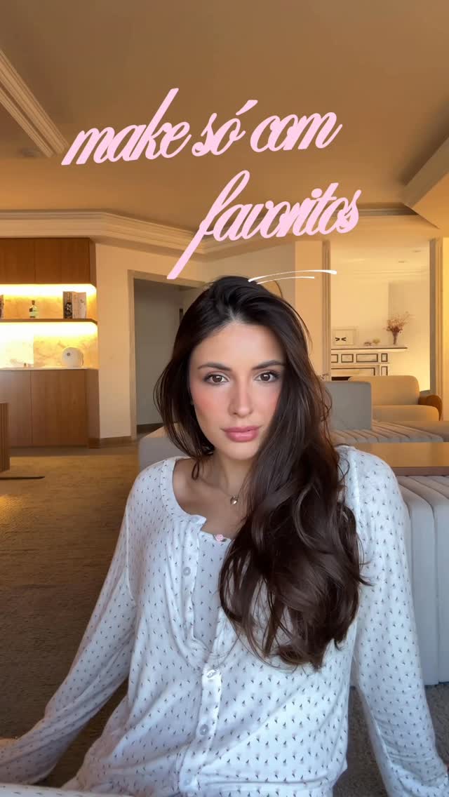 Só as minhas makes favoritas do momento 💘

Lista dos produtos utilizados:
Corretor, @natashadenona, cor: C2
Bronzer em stick, @toofaced, cor: chocolate mousse
The minimalist, @merit, cor: bisque
Corretivo, @charlottetilbury, cor: 5 medium
Lápis de sobrancelha Brown wiz, @anastasiabeverlyhills, cor: ebony 
24h brown setter, @benefitbrasil 
Bronzer Softculpt, @makeupbymario, cor: medium 
Blush, @nudestix, cor: barely nude 
Go with the faux, @tartecosmetics, cor: light-medium
Pó solto, @hudabeauty
