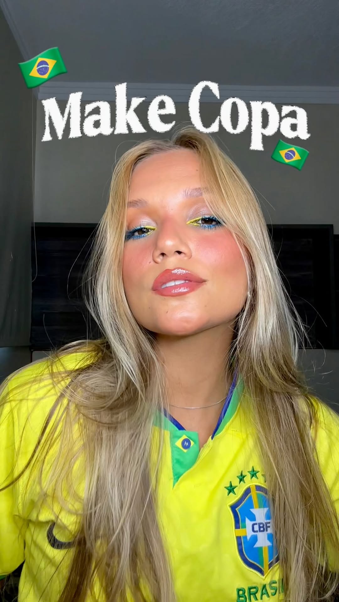 Make para copa com @rubyrosebrasil 🇧🇷. Usei as canetas delineadoras Game On @rubylovers_oficial 
.
.
.
.
 #rubylovers #copacomruby #yoougroup #copa2026 #maquiagem