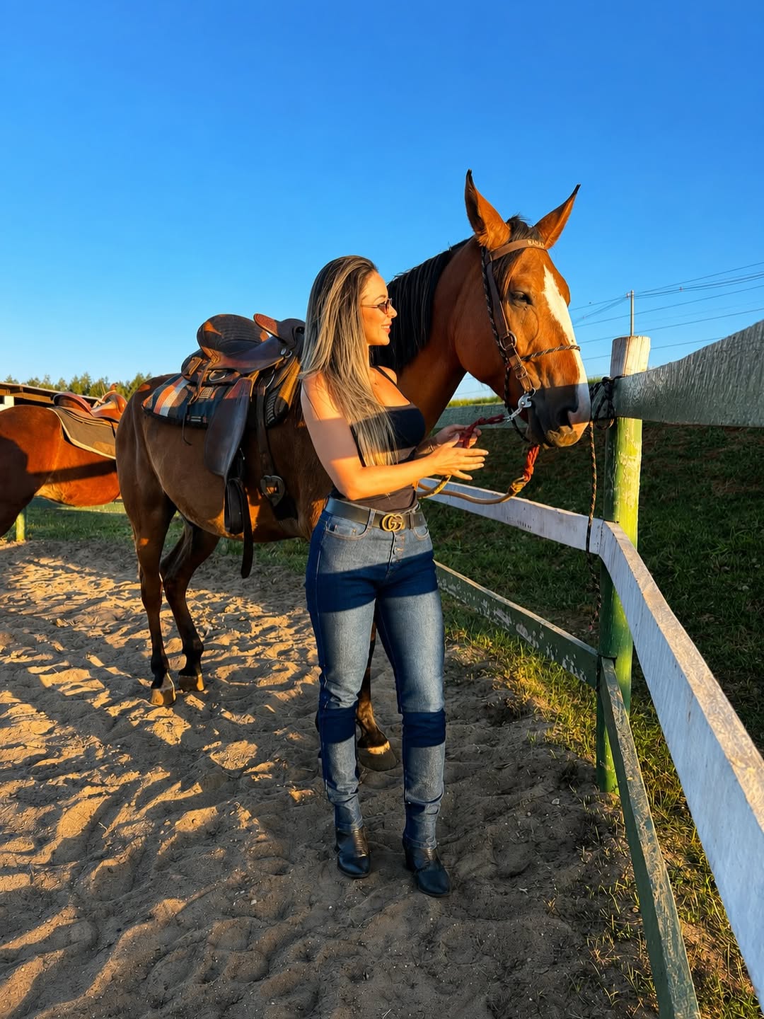 Quem diria que um simples hobby me faria sentir tão livre? Entre cavalos, pôr do sol e novos aprendizados, descobri um lugar onde a mente desacelera, o coração se acalma e a alma se renova. 

#ᴛʙᴛ 🖤