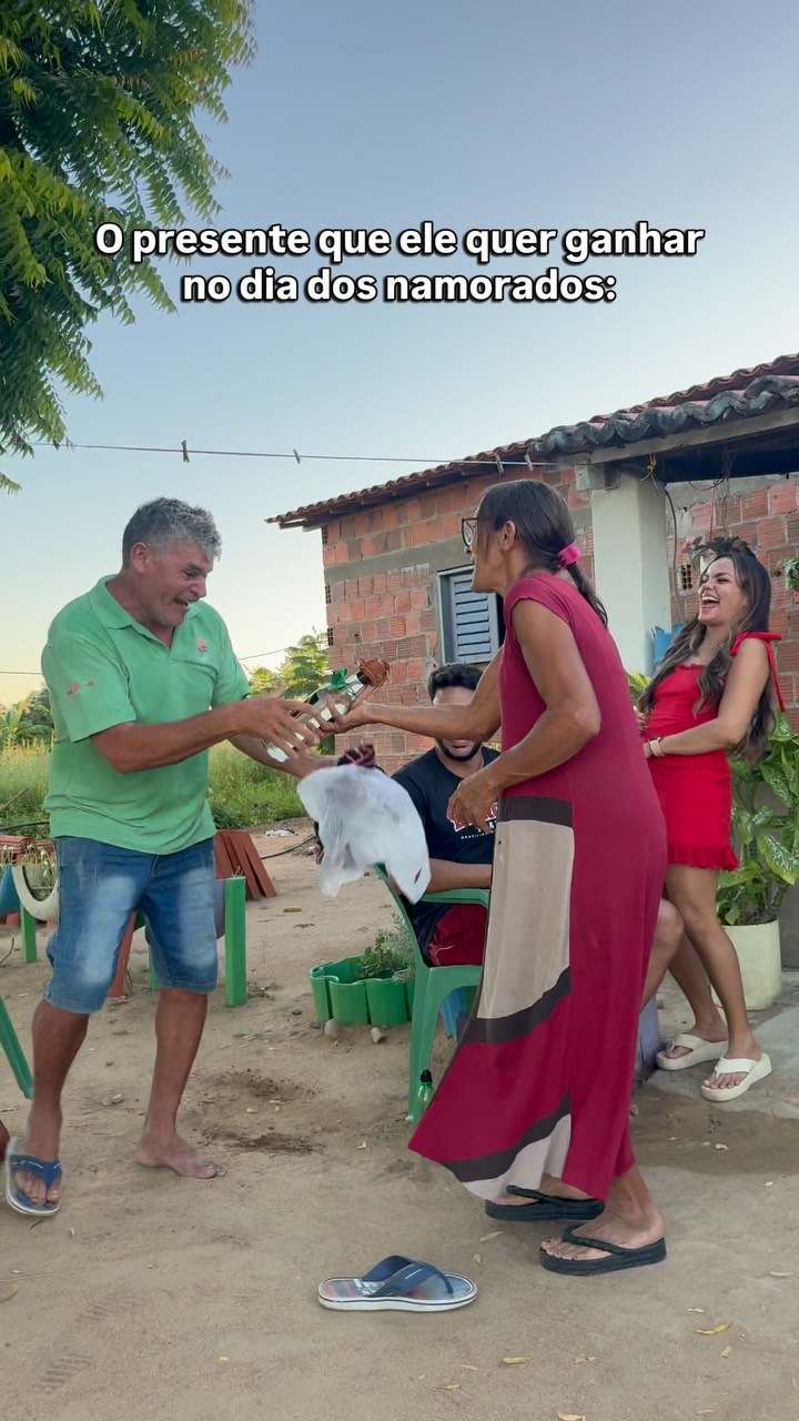 MANDA PRA ALGUÉM QUE IA AMAR ESSE PRESENTE 🫢
Será que ele gostou? 🤣
#diadosnamorados #humor #pai