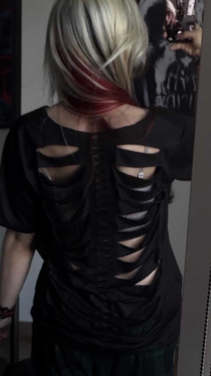 vcs usariam? 𐔌՞ ܸ.ˬ.ܸ՞𐦯
⛧°. ⋆༺♱༻⋆. °⛧
#customclothing #diy #goth #alt #gothgoth