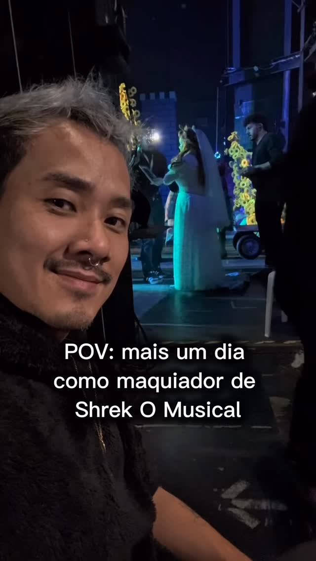 Um dia normal no pântano 💚
.
.
.
#teatromusical #makeup #backstage #shrek