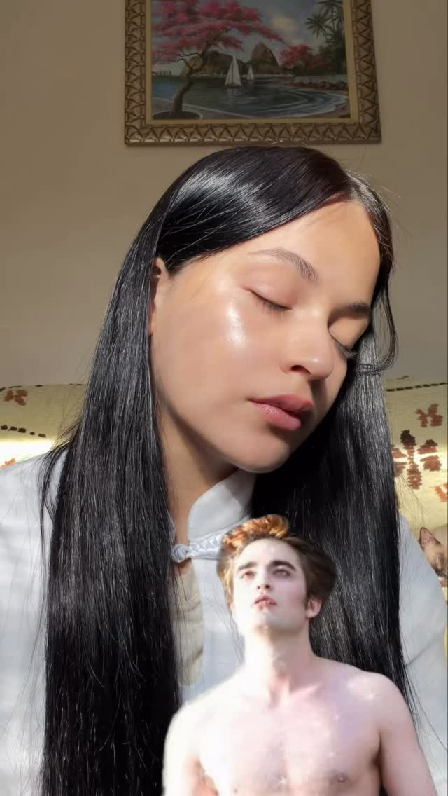 Edward chora com esse glow 🪩✨ 
@oceane 

✨ Iluminandores: 
Iced Pearl 
Pink Flash
Blind Bronze

☺️ Blushs: 
Blubble
Cake

#makeup #makeuptutorial #iluminador #iluminadores highlighter