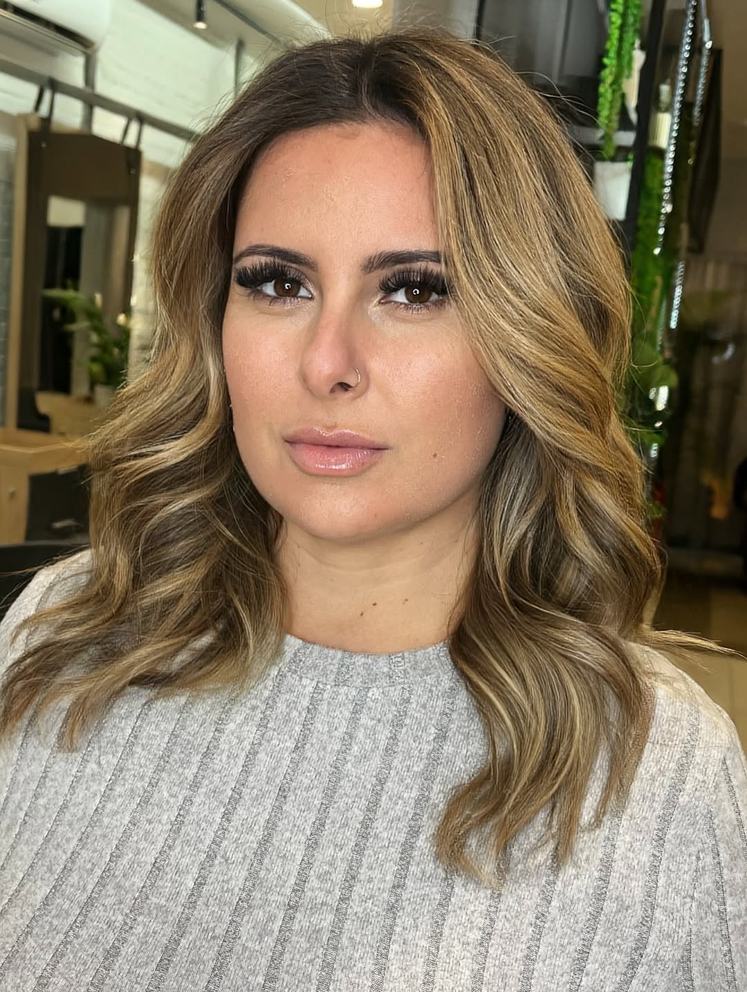 Quando a cor certa encontra a técnica certa, o resultado fala por si. ✨” (2 fotos 6 meses antes )👏

#MorenaIluminada #HairTransformation #CabeloDosSonhos #HairLove #Cabelos
