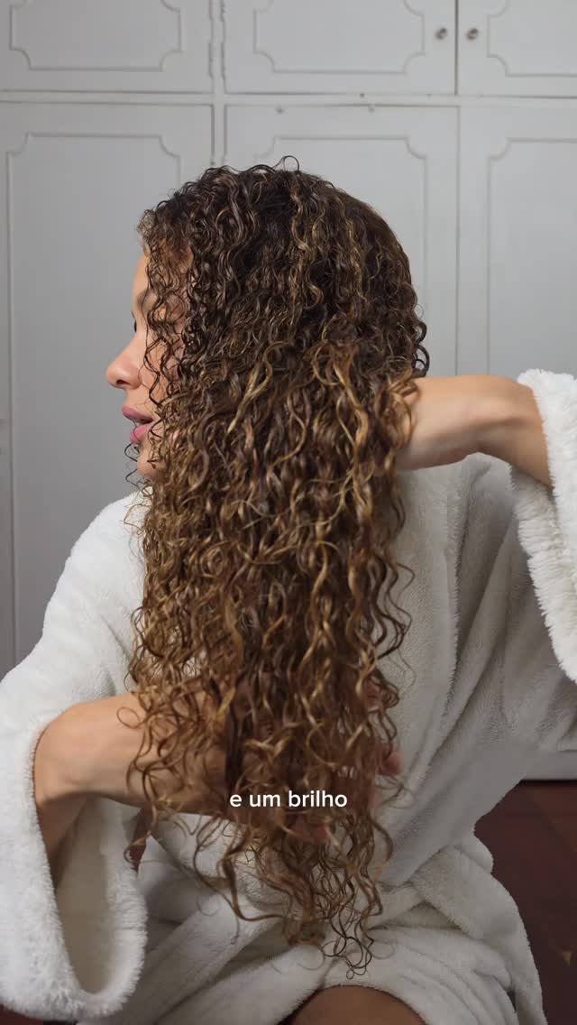 Você não está preparada pro efeito espelhado que essa máscara ENTREGA! Quer aquele #EfeitoEspelhado de VERDADE? O segredo é um CABELO bem encorpado!

A nova máscara Elseve Colágeno Lifter de @lorealparis repõe a massa e adiciona volume imediatamente. O resultado? Fios muito mais encorpados, macios, saudáveis e com um brilho surreal desde o primeiro uso!

#CabeloElseve #ElseveColageno #ElseveHairCare #LorealParis *Publicidade