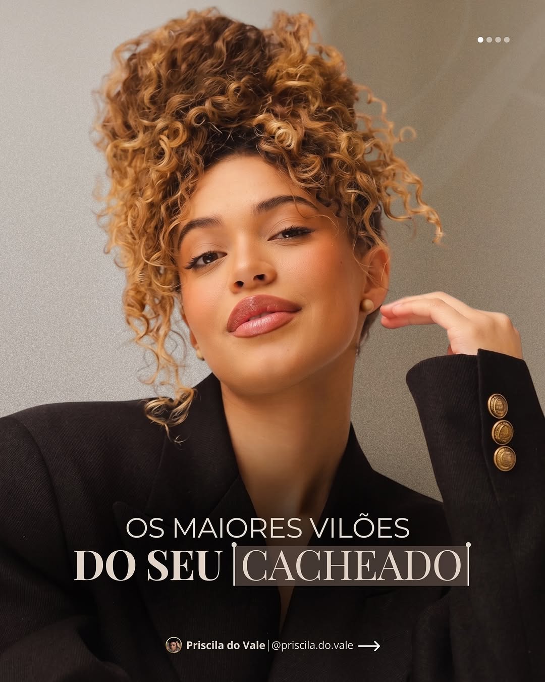 Muitas vezes o problema não está nos seus cachos, mas em hábitos que estão sabotando a saúde dos fios todos os dias. 🤍

Pequenas mudanças fazem uma grande diferença na definição, no brilho e no controle do frizz.

Deslize para descobrir os maiores vilões do cabelo cacheado e me conta: qual deles você ainda faz? ✨

📩 Se seus fios estão ressecados ou sem definição, me envie uma mensagem com a palavra “CACHOS” e eu vou te ajudar a encontrar o tratamento ideal.

📲 +55 11 95728-1572
📍 Al. Jauaper