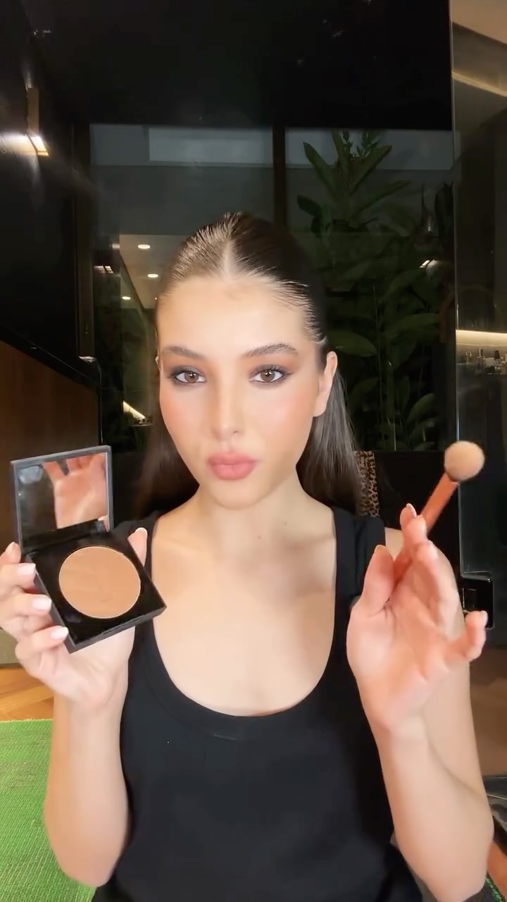 Maquiagem por ocasião: GRWM para um jantar especial com uma das minhas makes mais coringas 🖤🐈‍⬛
Qual a próxima ocasião?