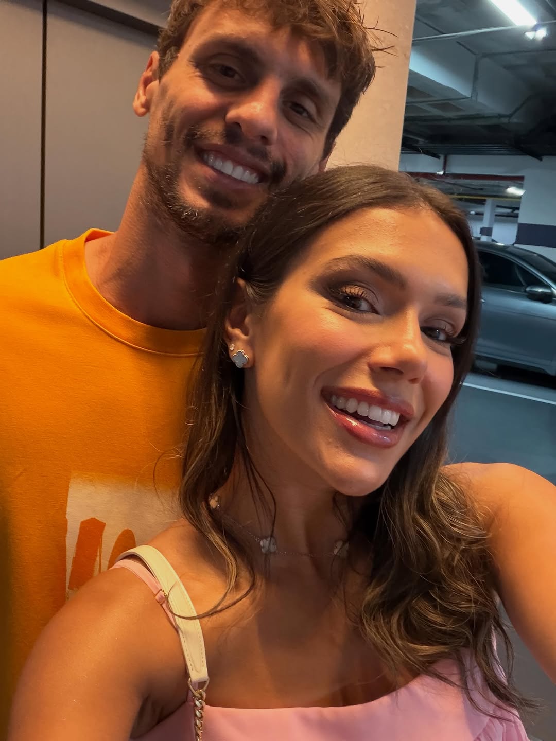 Tem que ser você ❤️ 
Minha vida, dono do melhor sorriso, o melhor papai que eu poderia escolher para os meus filhos, e meu eterno namorado ! 
Te amo ! @rodrigocaio_