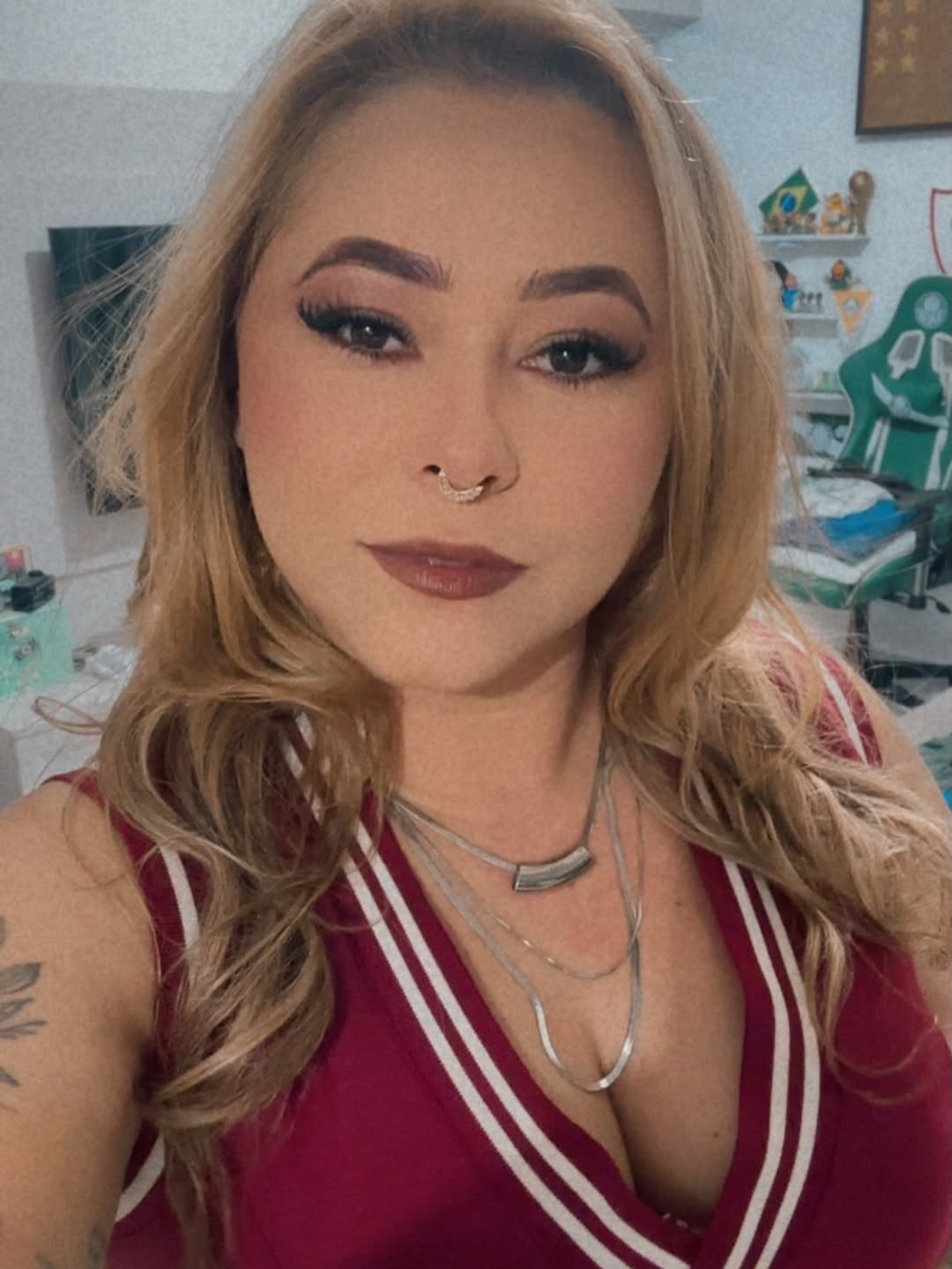 Do story pro feed 🫣 

Obs: Vinho seco é horrível!!! ME JULGUEM! 

#photos #instalike
