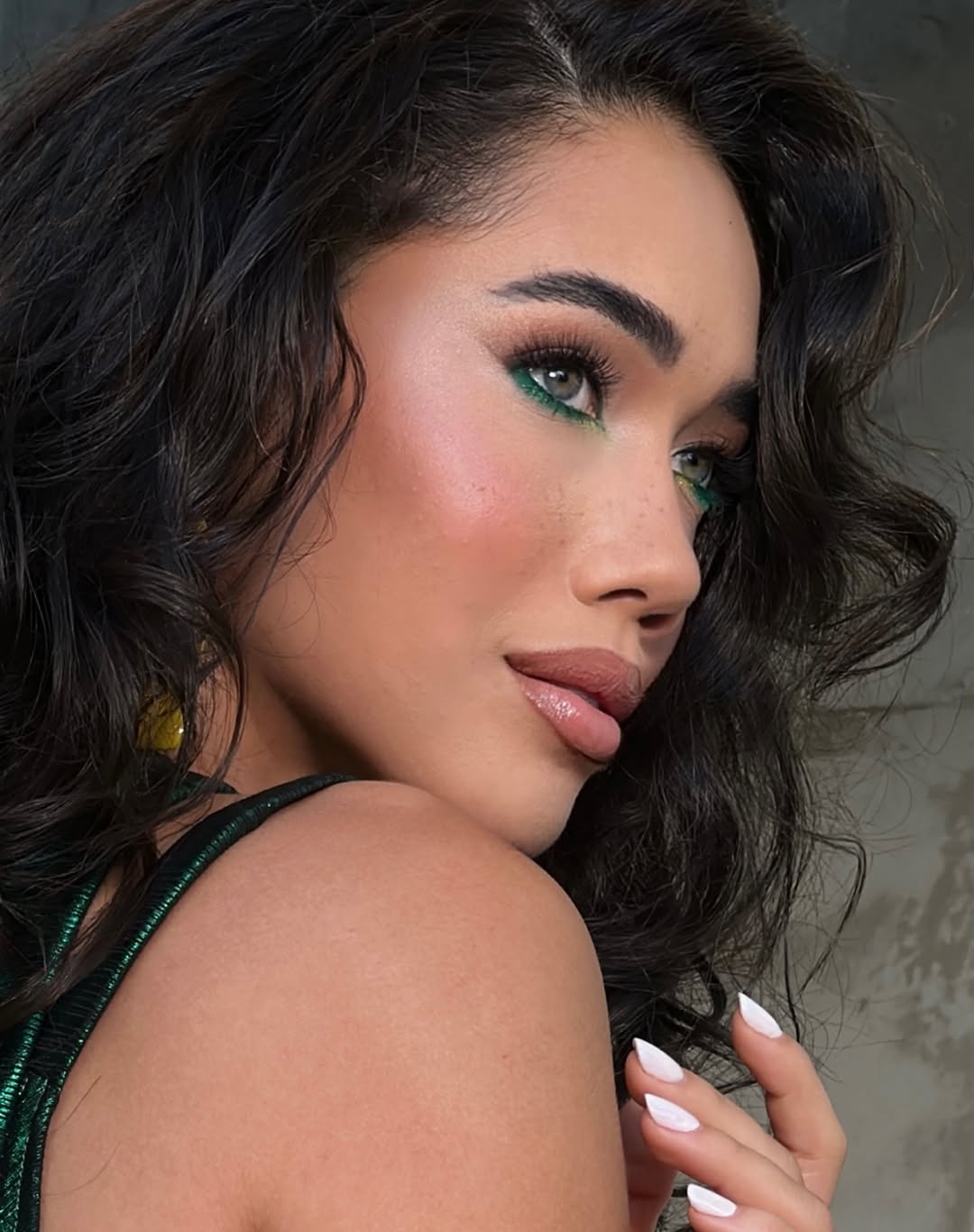 @sandywagmaker 🇧🇷💛

@archeniamakeup // @tonnydavinostylist // @espaconales