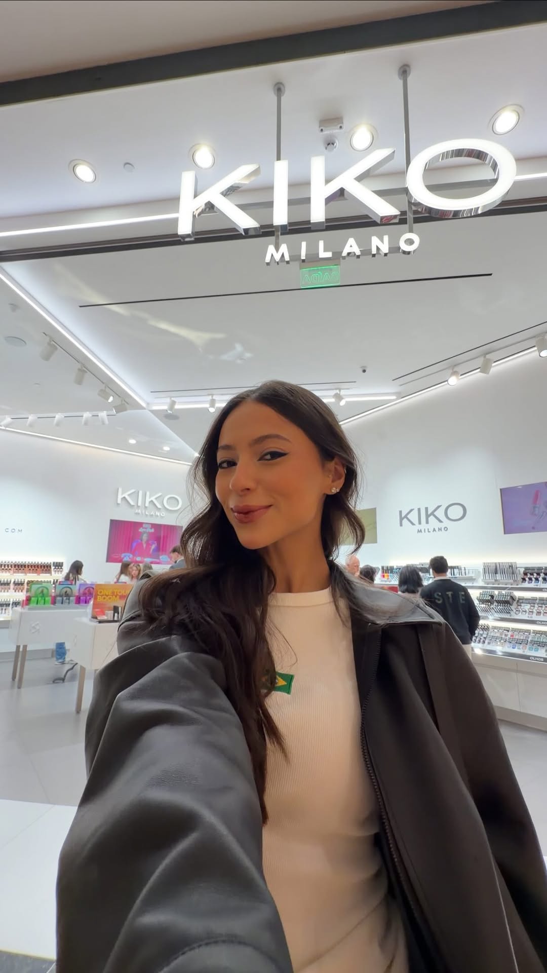 Copa do Mundo pede uma make a nível com @kikomilanobr, né? 🇧🇷🌟

Estou apaixonada nas cores e nesse combo que criamos!!! Duvido que agora o hexa não venha hihi