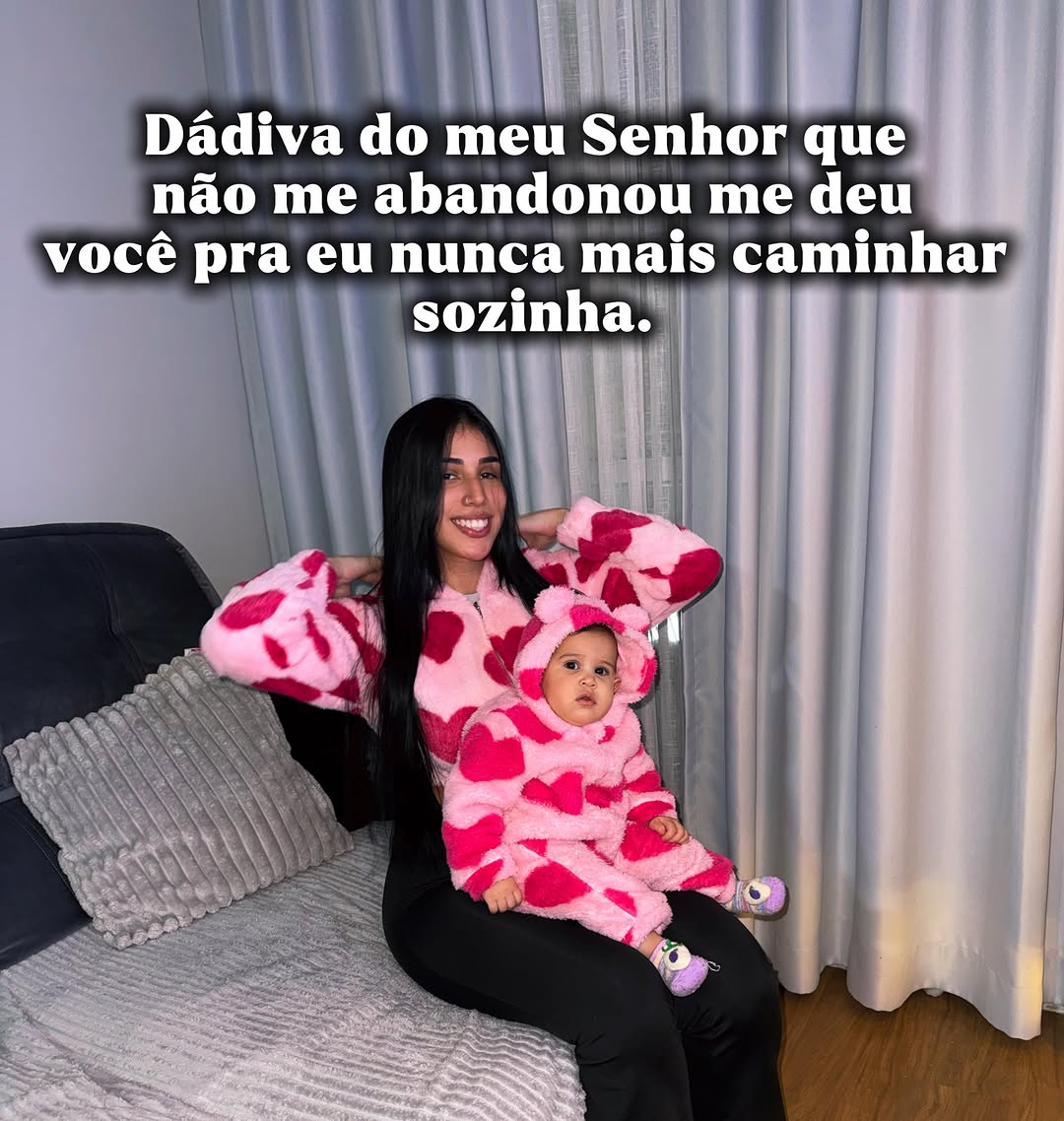 Minha dádiva! 💖🎀👩🏻‍🍼
.
.
.
.
.
#maeefilha #exolore #filha #maternidade