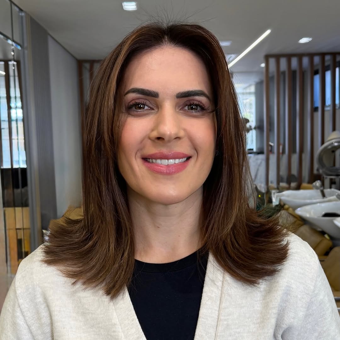 Uma cor atemporal nos cabelos dessa querida .Mocca Mousse – marrom sofisticado com nuances suaves.. #morenailuminada #hairtrend #haircut #hairstyle #🤎