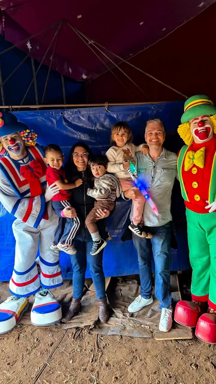🎪✨ O Ravi foi conhecer o Circo Mundial Internacional e viveu uma experiência cheia de magia, emoção e diversão!

Artistas internacionais, números impressionantes e um espetáculo que encanta toda a família do começo ao fim. ❤️🤹‍♂️

🚨 E atenção! Hoje é a ÚLTIMA oportunidade para assistir ao show especial do Patati Patatá no Circo Mundial Internacional! 🤡✨

📍 Avenida Francisco Vaz Filho – Balão do Pinheirinho, Araraquara

🕒 Sessões de hoje (domingo):
▪️ 16h
▪️ 18h
▪️ 20h

🎟️ Garanta seus ing