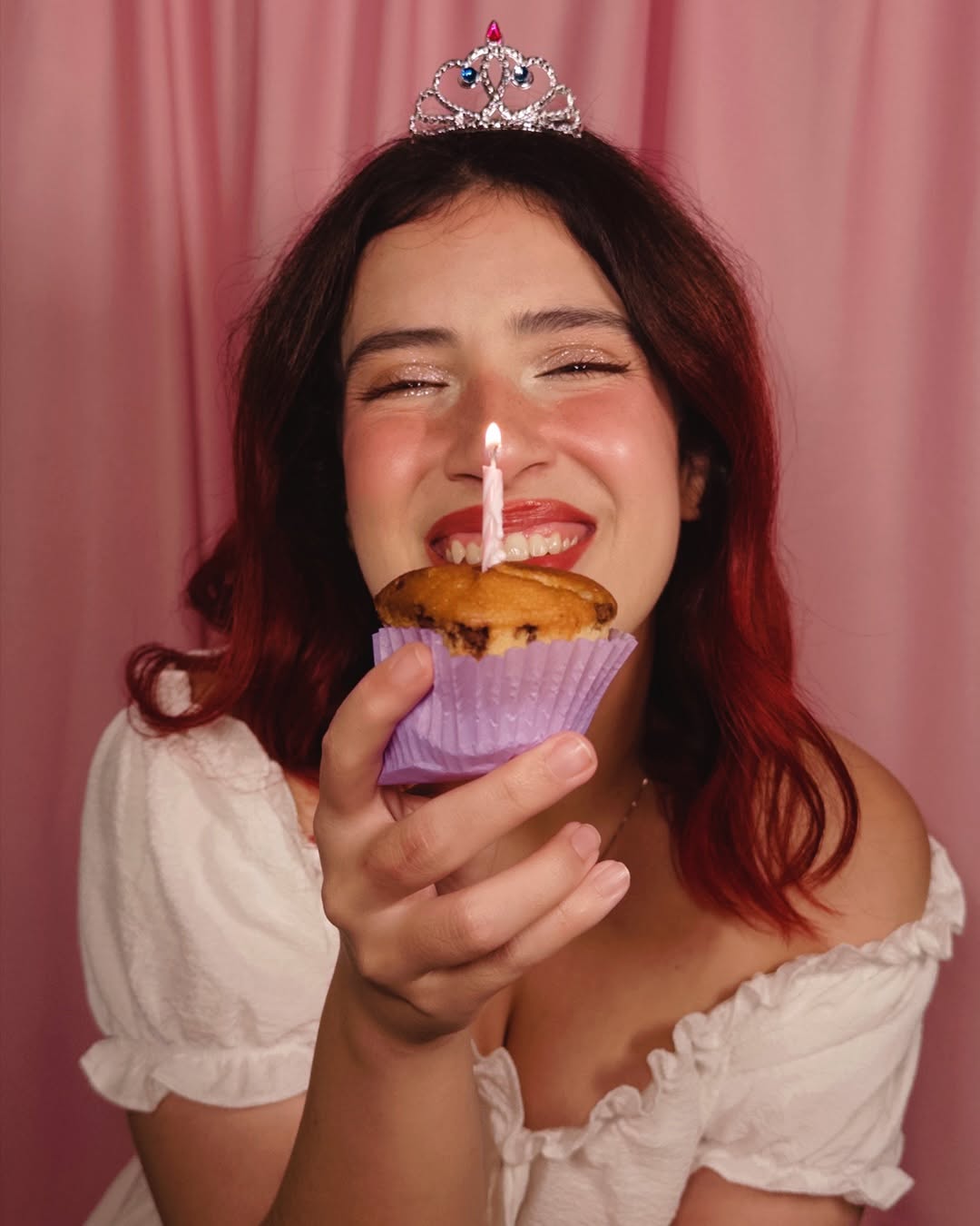 what a life, what a life 🎂 tô sensível não consigo nem pensar em todas as coisas que aconteceram esse ano sem querer chorar!!!!! eu tenho muita muita muita sorte mesmo ♥️ feliz aniversário pra mimmmmm