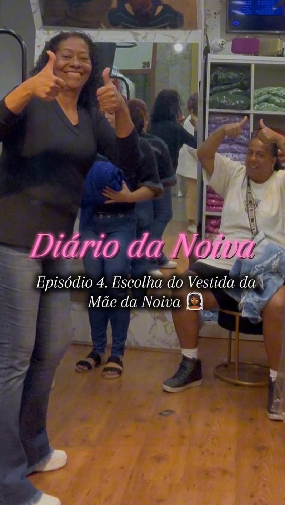 ✨ Diário da Noiva – Episódio 4: A Escolha do Vestido da Mãe da Noiva ✨

Quem pensa que escolher o vestido da mãe da noiva é simples, claramente nunca passou por isso! 😂

Foram várias lojas, muitos vestidos experimentados, opiniões, dúvidas e aquela boa dose de indecisão que faz parte da emoção. Mas eu tinha uma missão muito clara: queria minha mãe linda, elegante, empoderada e com toda a imponência que uma mãe da noiva merece ter.

E nessa jornada, contei com a companhia da minha madrinha @pbta