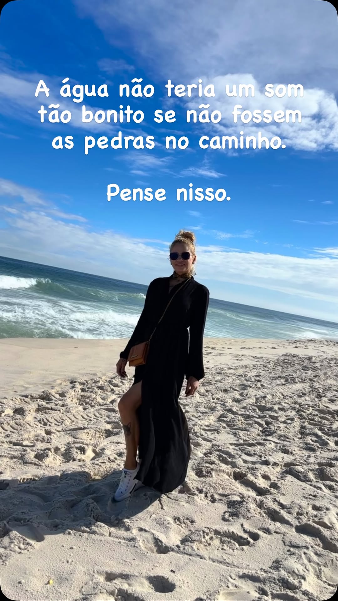Assim também é a vida. Muitas vezes são os desafios, as perdas, os desencontros e os obstáculos que moldam quem somos. Nem sempre entendemos o motivo das pedras enquanto caminhamos, mas são elas que dão profundidade à nossa história, força ao nosso percurso e significado às nossas conquistas.
O que hoje parece um impedimento pode ser exatamente aquilo que amanhã dará um novo sentido à sua caminhada. 
@lusbarbosaf 

#psi #autoconhecimentotransforma #desafíos #metáforas #reflexão