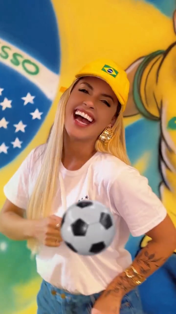 Hoje foi 1x1 e haja emoção! 🇧🇷🔥

O coração sofreu, a voz acabou e a esperança continua mais viva do que nunca. Porque ser brasileira é isso: acreditar até o último minuto e nunca desistir do nosso Brasil! 💚💛

Pronta, preparada e já ansiosa pelo próximo jogo! Vamos juntos, rumo ao hexa! 🏆✨

#RumoAoHexa #Brasil #SeleçãoBrasileira #CopaDoMundo #OrgulhoDeSerBrasileira VaconaNaTorcida