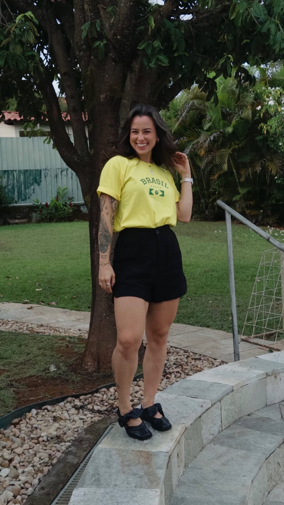 🇧🇷✨🖤

1º look da copa entregue 🤭

com @meusapatopreto nos pés porque preto combina com tudo mesmo 😮‍💨 

#copadomundo #look #inspolook #lookcopa #sapatilha