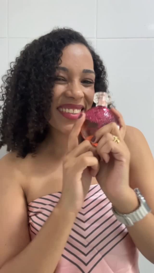 Sabe aquele cheiro que tem gosto de fim de tarde na praia, brisa no rosto e romance no ar? 

O Floratta Romance de Verão é exatamente isso! ☀️✨ 

Uma fragrância marcante e adocicada na medida certa para te acompanhar nos melhores momentos.

E claro que tem mimo para você! 🛍️👇

🎁 Use o cupom: LOJACHARME
Ganhe um mimo exclusivo + FRETE GRÁTIS em compras acima de R$ 109 no site do @oboticario 

Corre para garantir o seu romance de verão o ano inteiro. 

#floratta #perfumesfemeninos #cupomdedesco