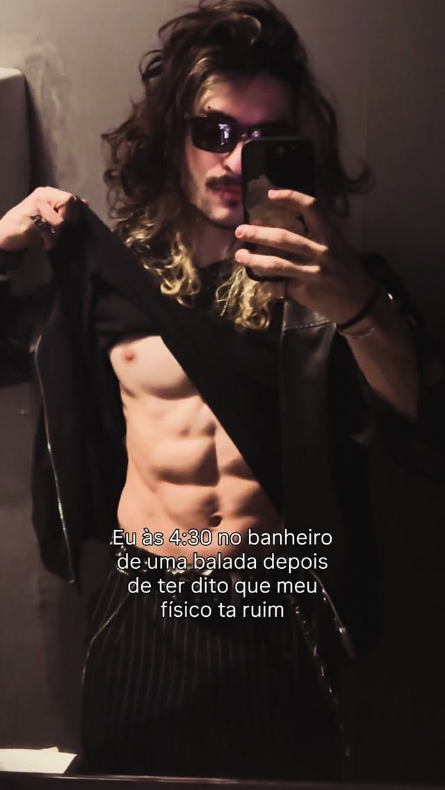 O ápice de autoestima aleatório 🐧 | 🏷️ RYANDRO na GROWTH e na MENTAL MADNESS
.
.
.
.
.
.
.
.
.
.
#emo #alternative #gym #abs #relatable
