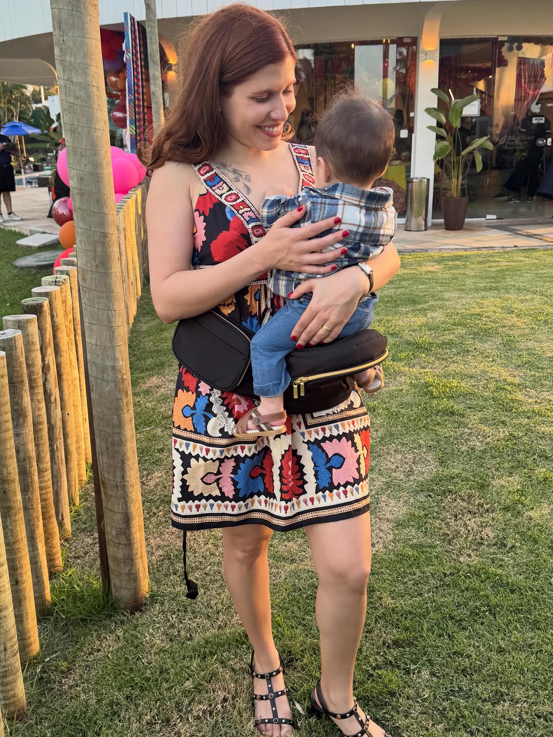 Hoje Levi foi no seu primeiro evento social 😍❤️
Festa de 1 ano caipira da sua amiguinha Mari @dra.samiracutrim 

Parabéns amiga pela sua família linda e pela festa perfeita de Mariana ! ❤️