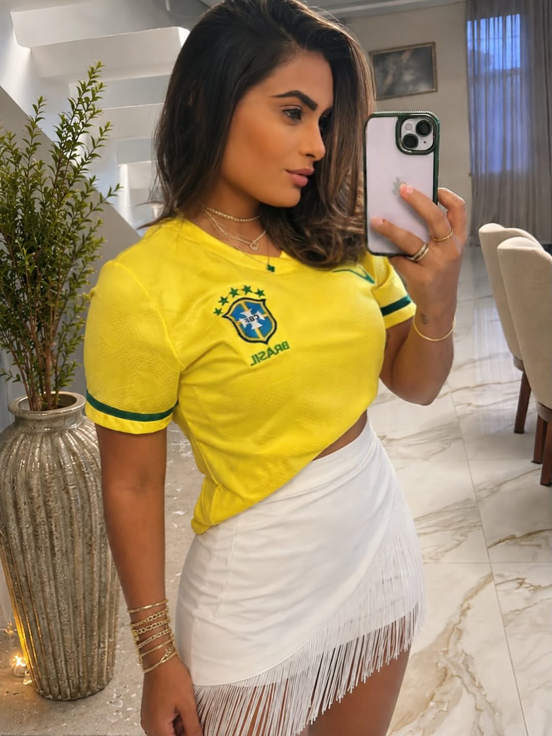 * “Hoje é dia de torcer, vibrar e curtir o jogo no conforto de casa! 🇧🇷💛💚”