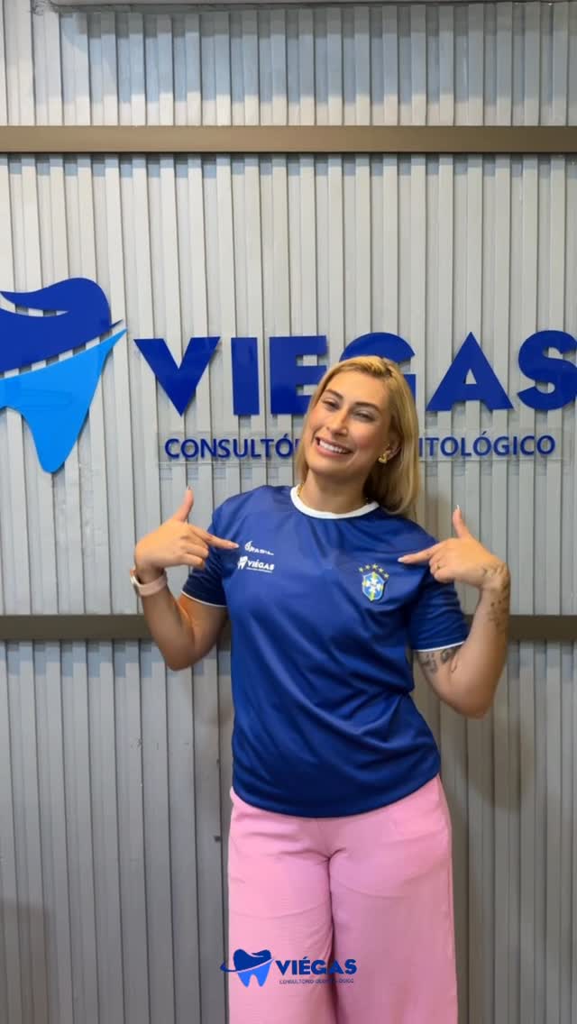 Alguém falou brinde? Já corro pra garantir 🇧🇷💁🏼‍♀️.

A clínica Viegas está presenteando com uma camisa personalizada do Brasil, todos os pacientes que fechar QUALQUER procedimento lá 🦷. 

Acompanha o meu e já marca o teu também 📲😬

#dentista #clínicaodontológica #clareamentodental #cuidados #explorar