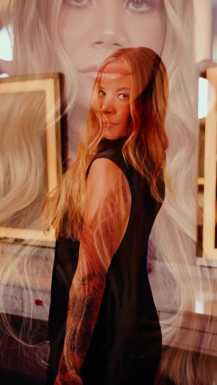 Quando cuido do cabelo de uma mulher, não estou apenas transformando sua imagem.
Estou ajudando ela a reencontrar uma versão de si mesma que sempre esteve ali.

Porque cabelo é detalhe.
O que realmente muda é a forma como ela se vê.

E é exatamente isso que me move. 

Ou uma versão mais curta e marcante:

Não transformo apenas cabelos.
Desperto confiança.
Revelo beleza.
Devolvo autoestima.
É isso que me move todos os dias. 
.
.
.
.
#hair #haircolor #beauty #beleza