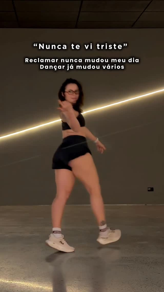 Dançar combina mais com a minha skin 😮‍💨💅🏻👑
E essa música já é minha cara 🫣💖
🎼  Tá pegando fogo 🔥 
🎤 @hitmaker @tatiquebrabarraco 
.
.
.
#Dança #FitDance #Reels #Explorar #Viral