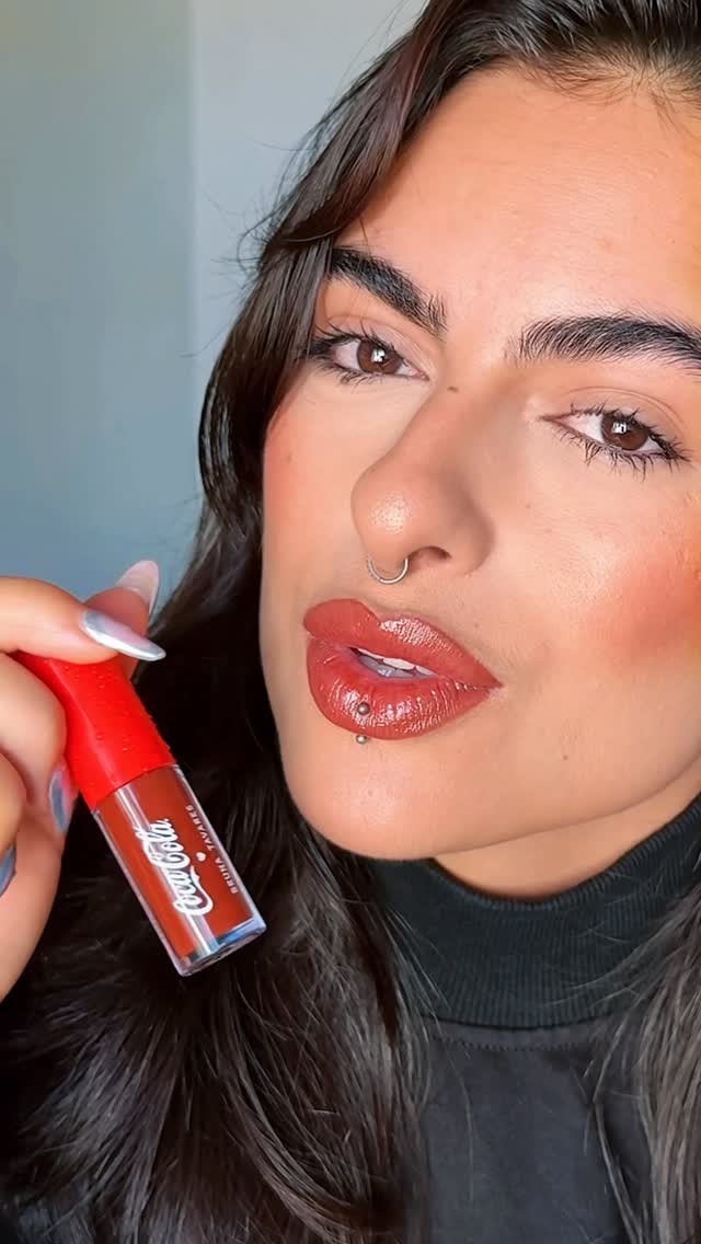 gloss marrom nunca é demais, quero todos 🍫🤎

gostaram desse da @brunatavares + @cocacola_br? eu amei ✨

#gloss #brunatavares #glossmarrom #lipcombo